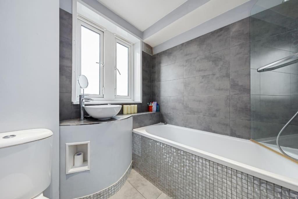 Top Floor 1 Bedroom Apartment With Views Over London Exterior foto